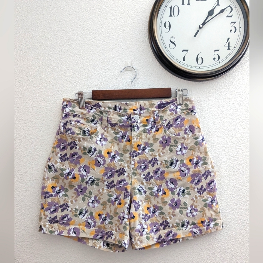 ✨Vintage 90s Colorful Floral Highwaisted Jean Shorts Size 6
